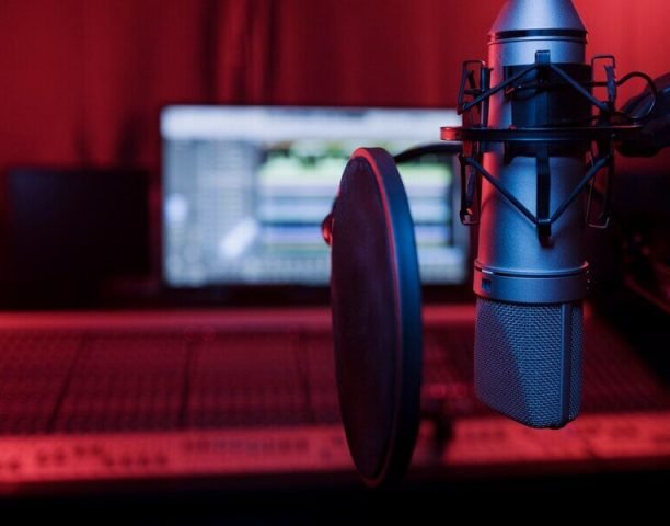 close-up-microphone-pop-filter-studio_23-2149200002 (1)